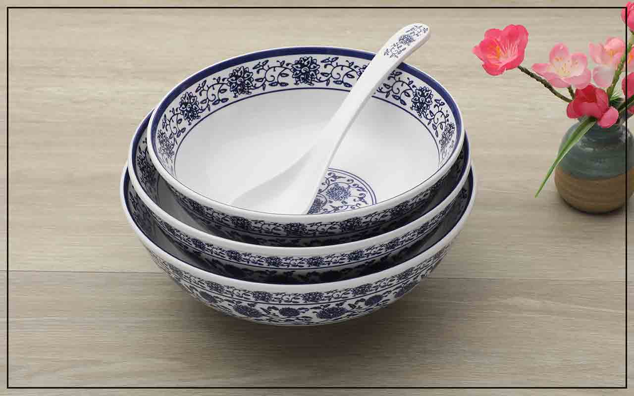 <strong>青花瓷浅碗</strong>